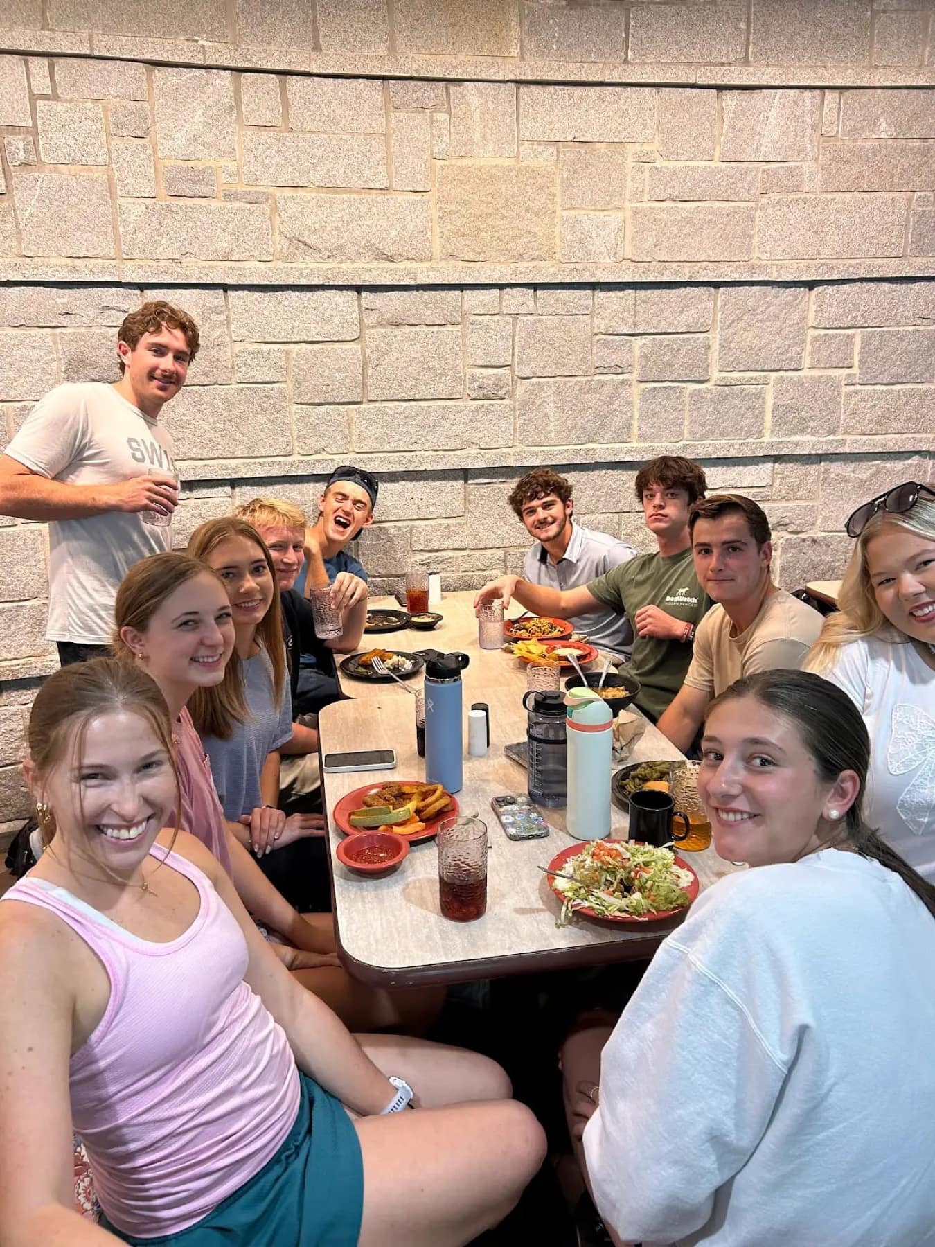 A full table of RUF freshmen enjoying lunch together